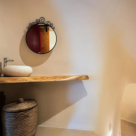 Approxi Cave: 2-bedroom Retreat