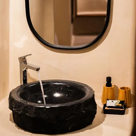 Approxi Cave: 2-bedroom Retreat