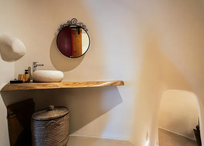 Approxi Cave: 2-bedroom Retreat