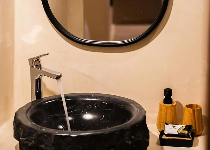 Approxi Cave: 2-bedroom Retreat