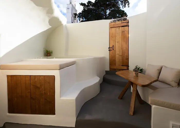 Approxi Cave: 2-bedroom Retreat